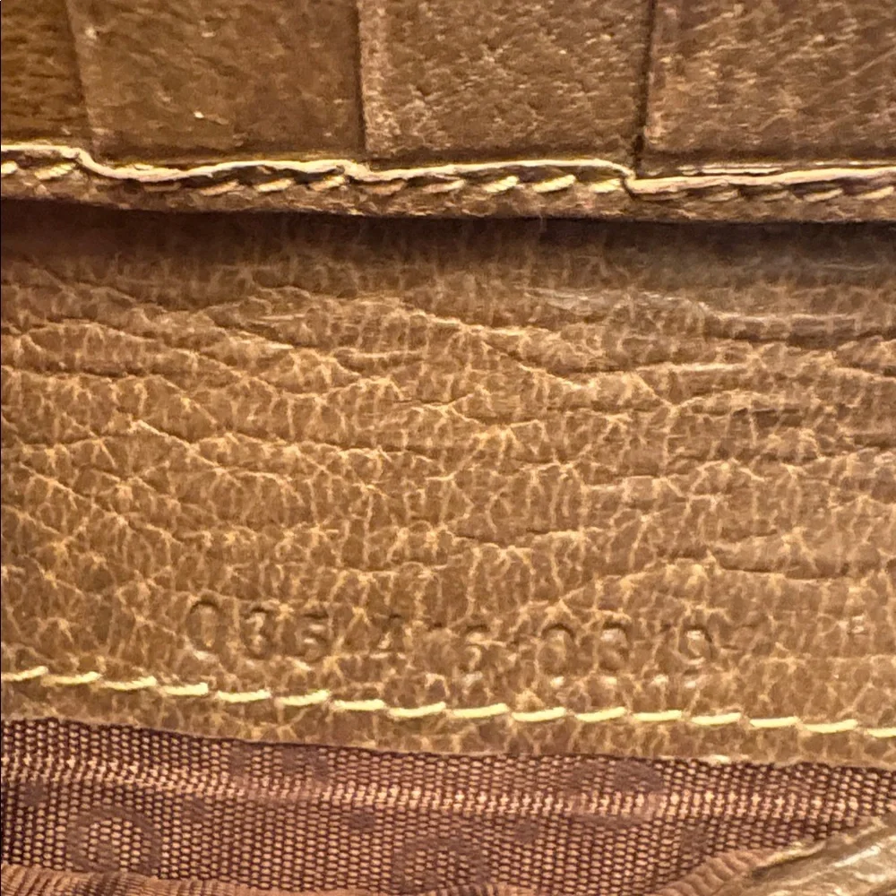 Vintage Gucci Bifold Wallet - Picture 10 of 10